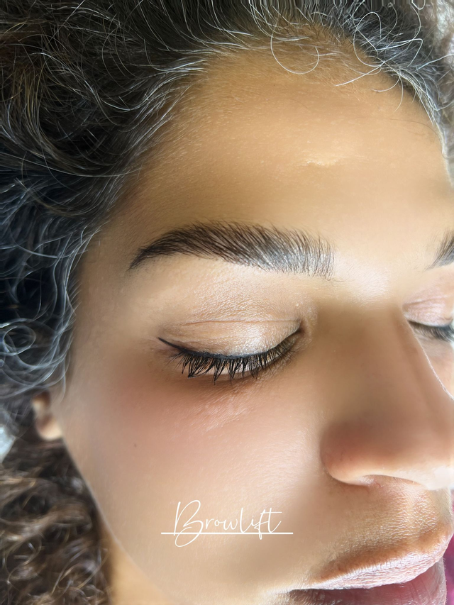 Soins des sourcils à Morne-à-l’Eau (Guadeloupe)